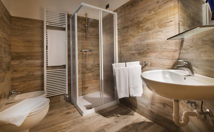 Central Rin Apartments, Livigno, Bathroom